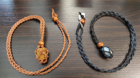 Collier porte pierres noir ou marron