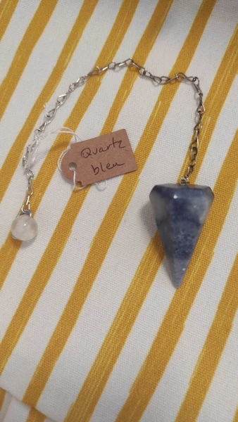 Pendule en quartz bleu
