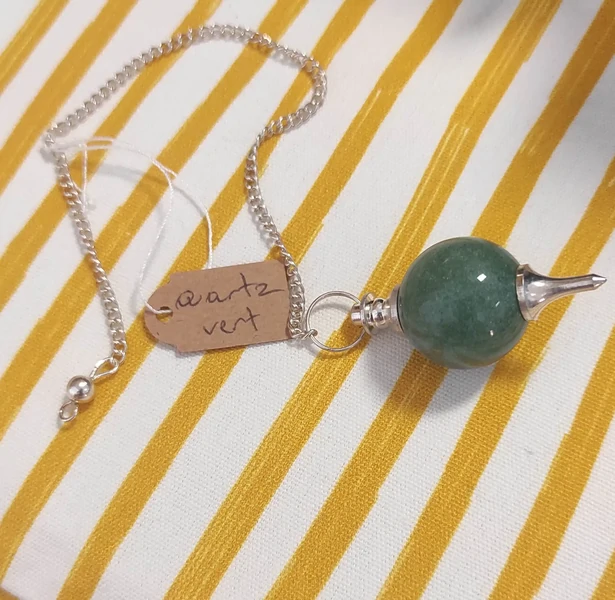 Pendule Sephoroton en quartz vert avec bain d'argent