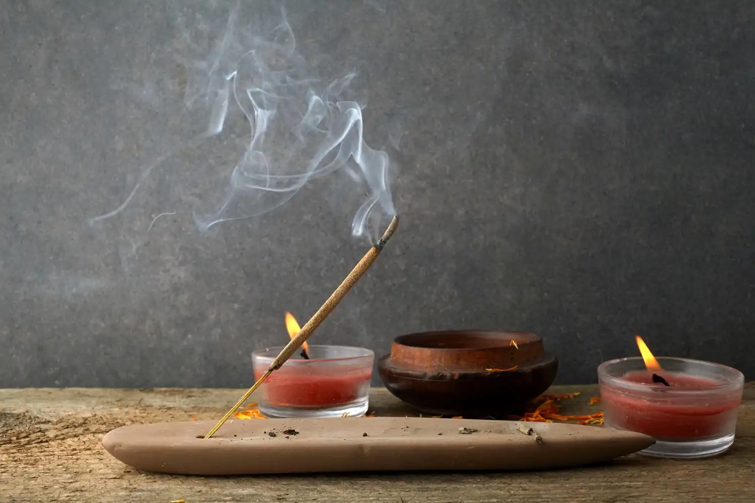 Comment purifier une maison ? Les rituels et accessoires pour créer une atmosphère apaisante